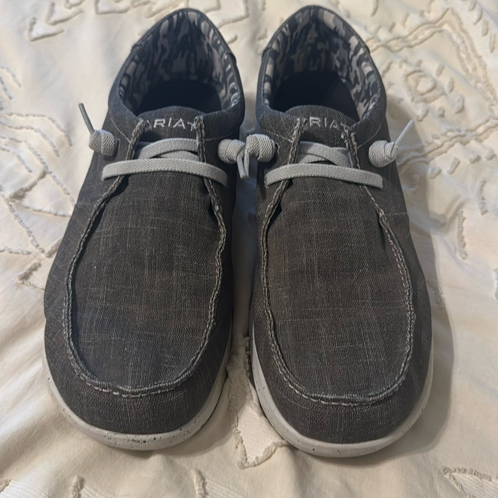 Men’s Ariat slip on shoes